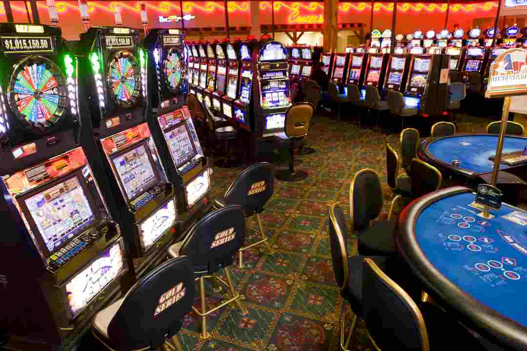 Nhân viên Oriental Pearl Casino phục vụ chất lượng nhất hài lòng khách