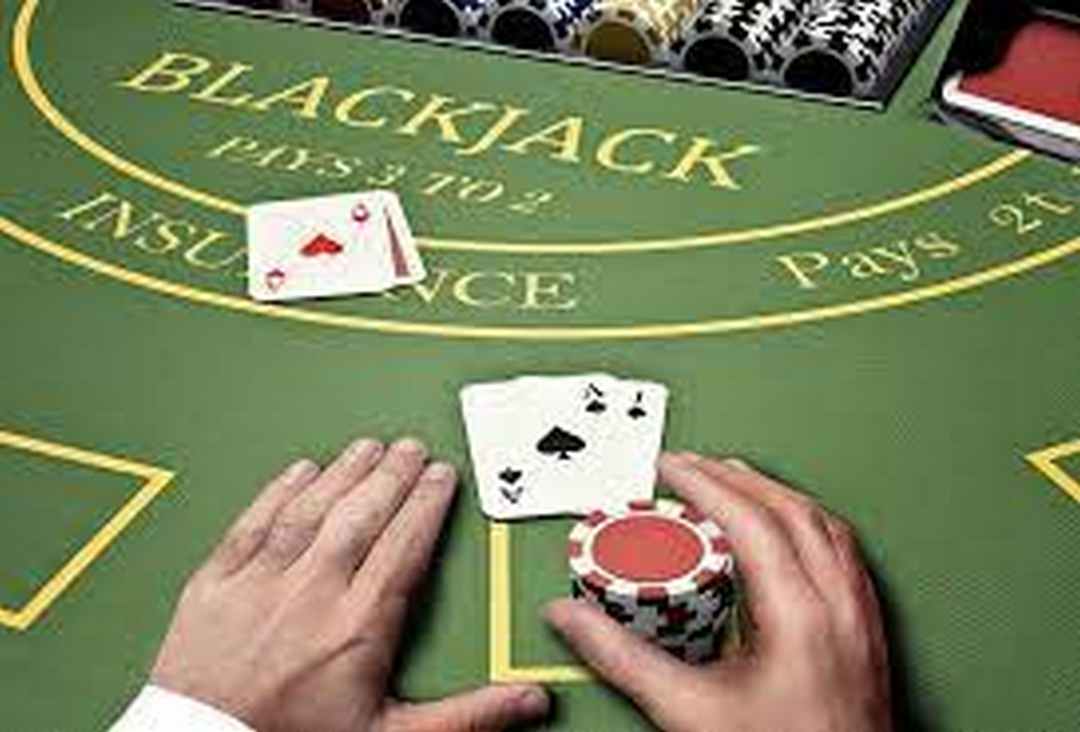 Bàn chơi Blackjack luôn náo nhiệt tại sòng Diamond Crown Casino